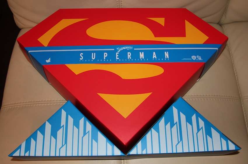 SUPERMAN HOT TOYS 2011